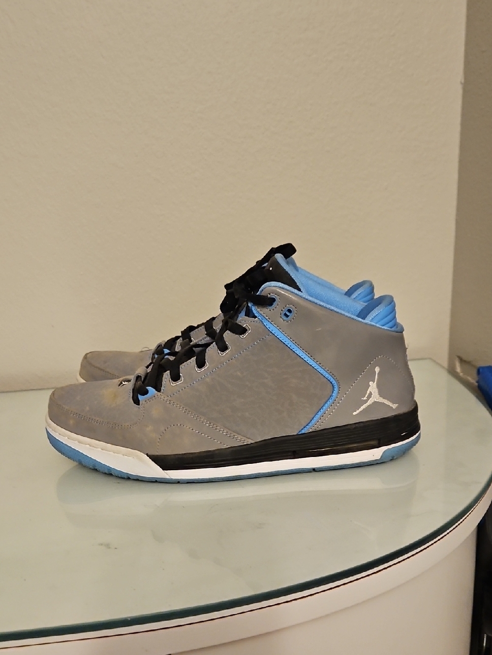 Jordan Men's Gray and Light Blue Mid-Top Sneakers